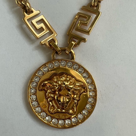 VERSACE CRYSTAL LA MEDUSA GRECA NECKLACE - Picture 4 of 9